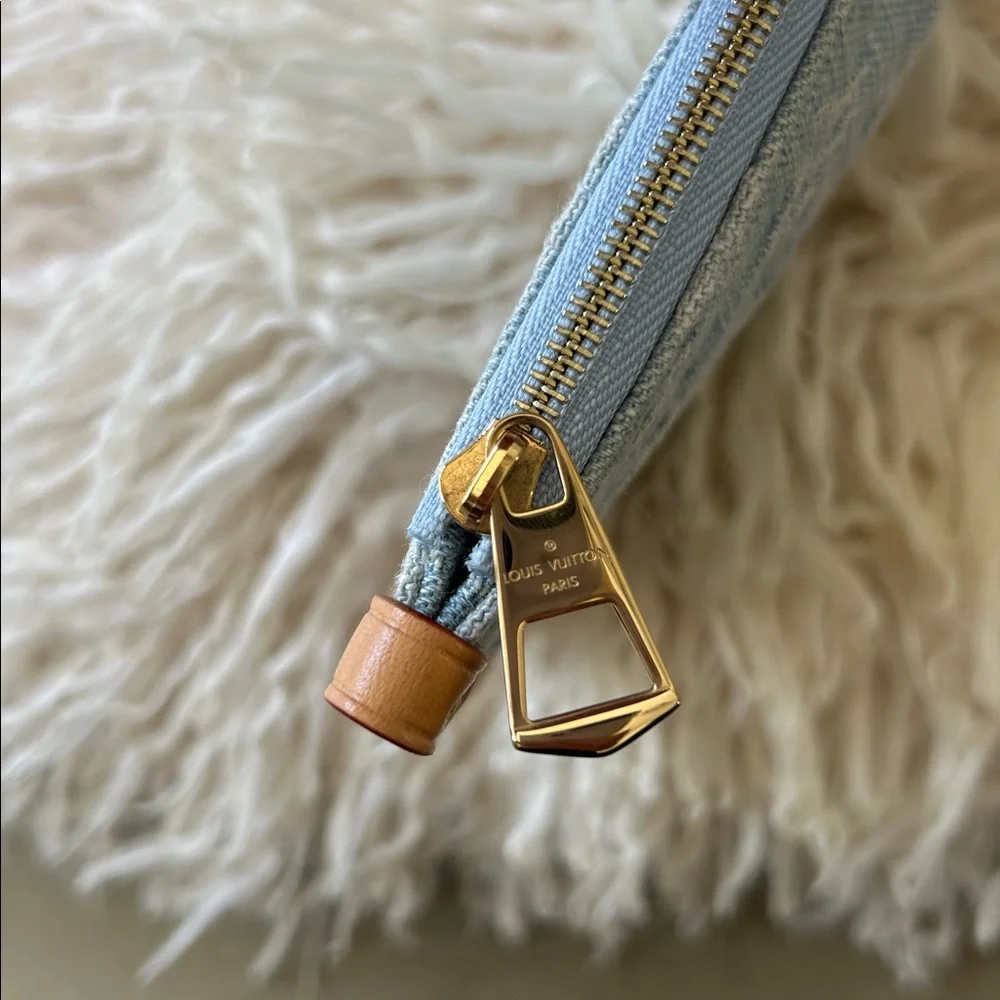 🦄 Limited Edition Louis Vuitton Denim Pouch/Wristlet